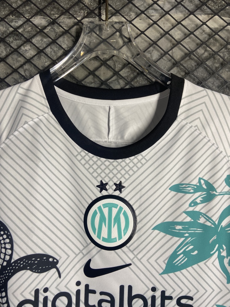 (S-3XL) 1:1 Copy Top Quality 2025/2026 Inter Milan's pre-match training kit with double black snakes in white