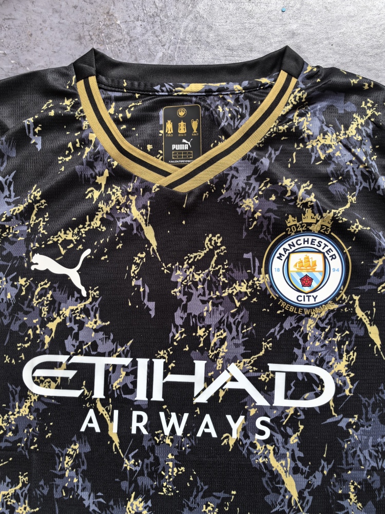 (S-3XL) 1:1 Copy Top Quality 2025/2026 Manchester City's black and gold pre-match training kit