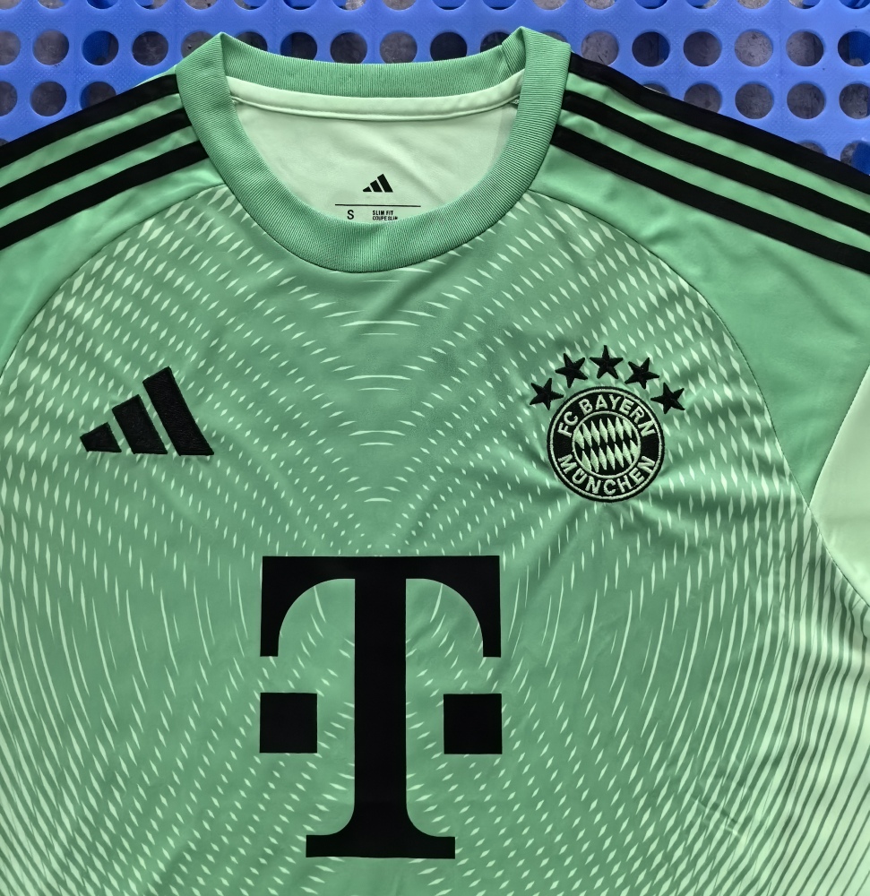 (S-3XL) 1:1 Copy Top Quality 2025/2026 Bayern goalkeeper light green