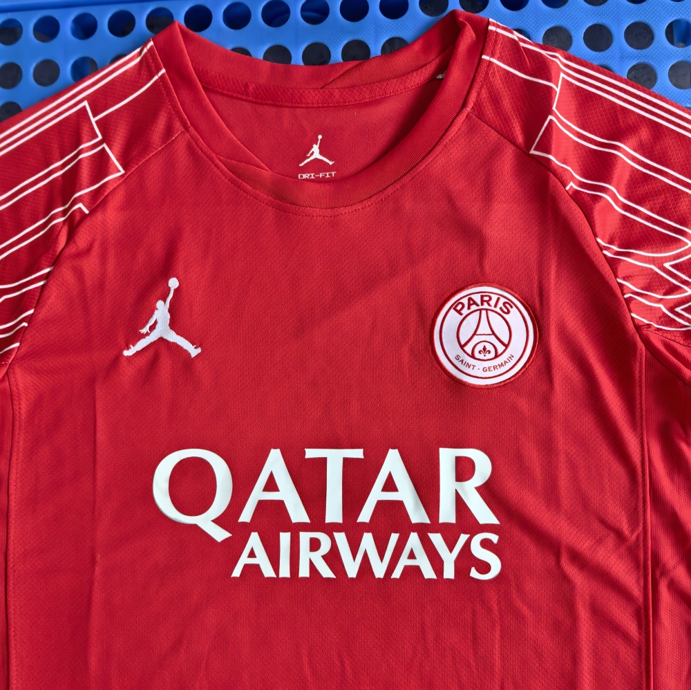 (S-3XL) 1:1 Copy Top Quality 2025/2026 Paris' third away kit in red