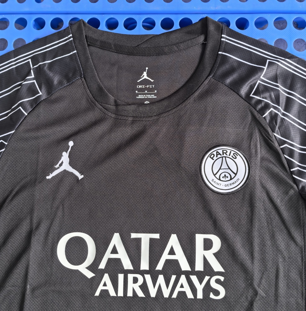 (S-3XL) 1:1 Copy Top Quality 2025/2026 Paris' third away kit in black