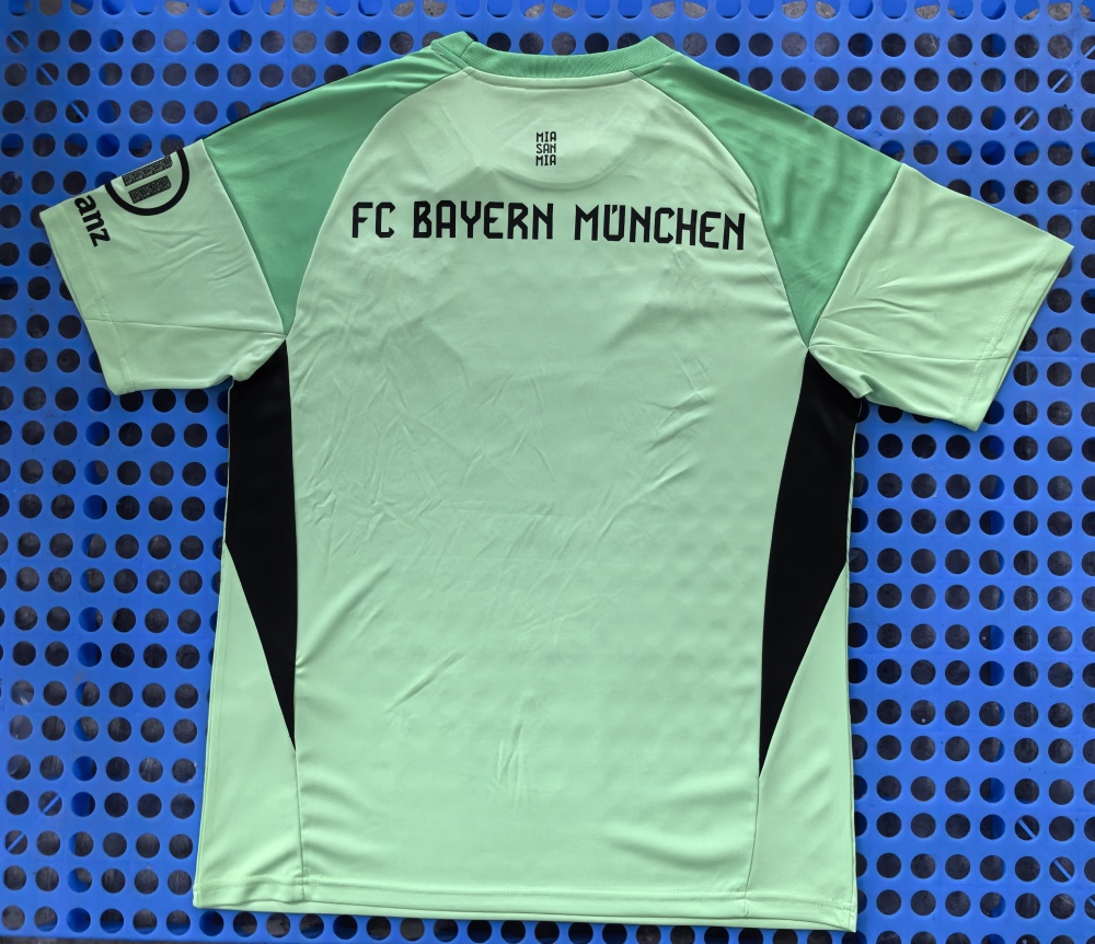 (S-3XL) 1:1 Copy Top Quality 2025/2026 Bayern goalkeeper light green