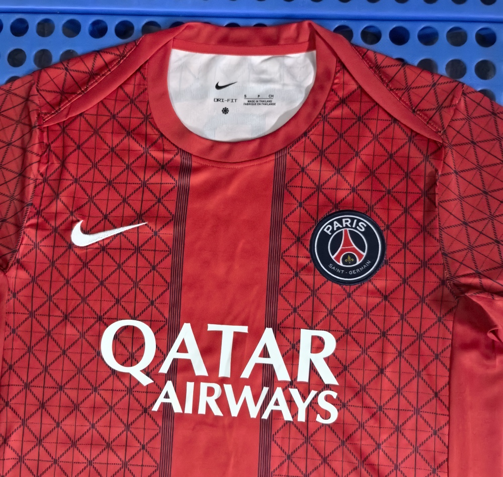 (S-3XL) 1:1 Copy Top Quality 2025/2026 Paris' red pre-match training jersey