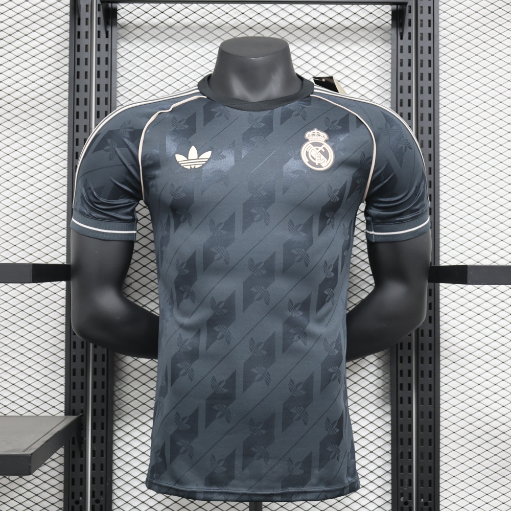 (S-3XL) 1:1 Copy Top Quality 2025/2026  Player: Real Madrid Vintage Style