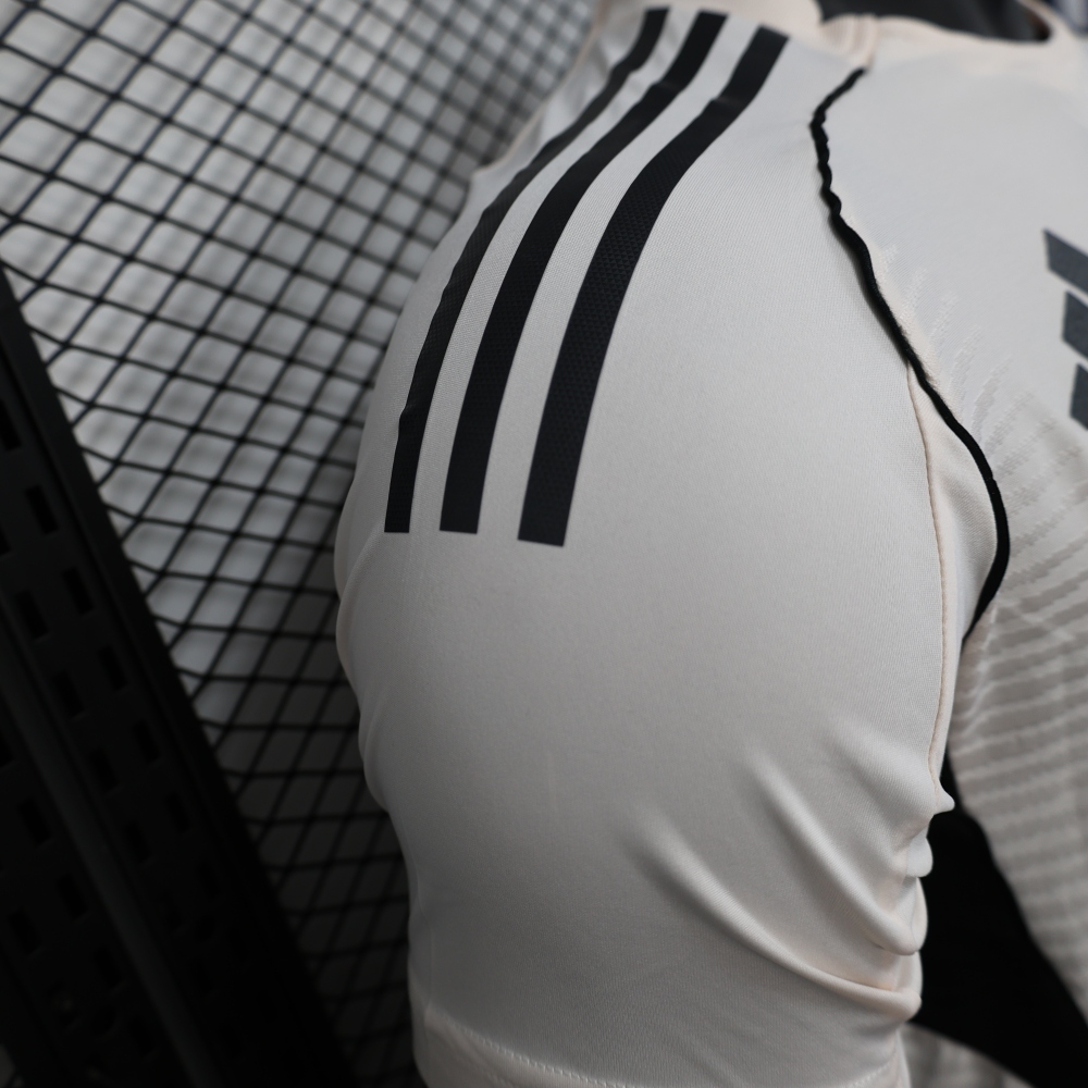 (S-3XL) 1:1 Copy Top Quality 2025/2026 Player: Real Madrid White Open Tube