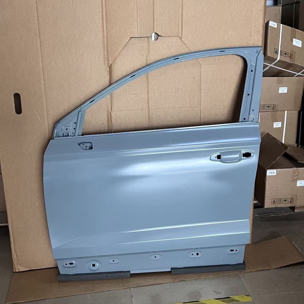 Volkswagen Tharu front left door