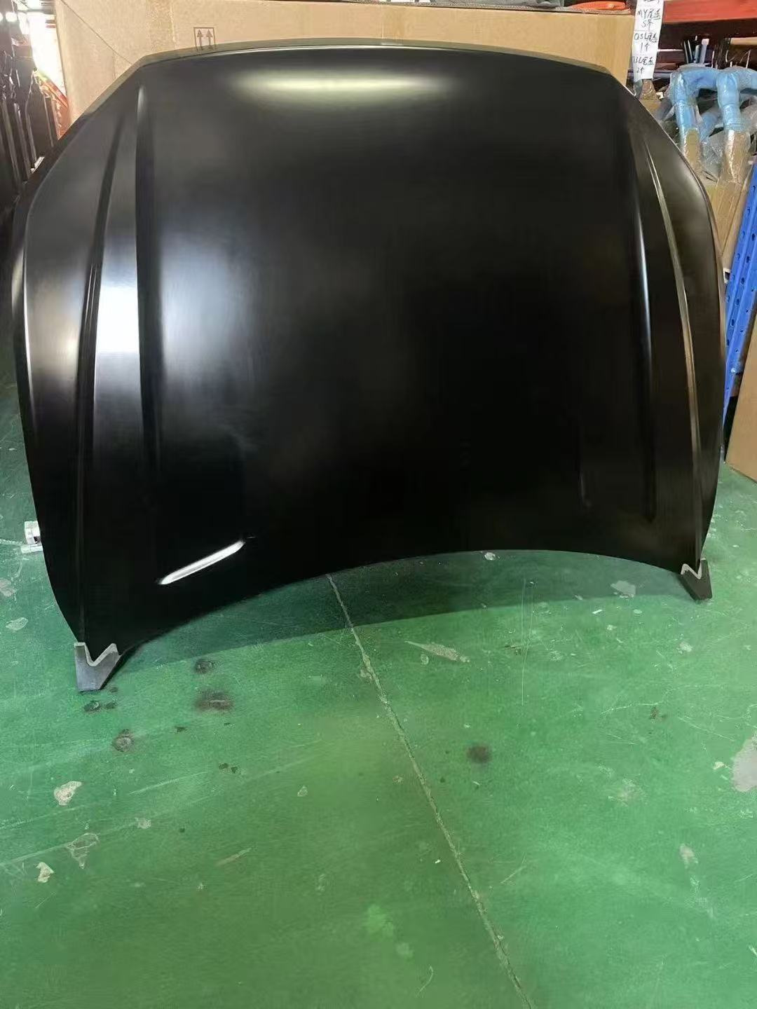 Volkswagen Touareg hood