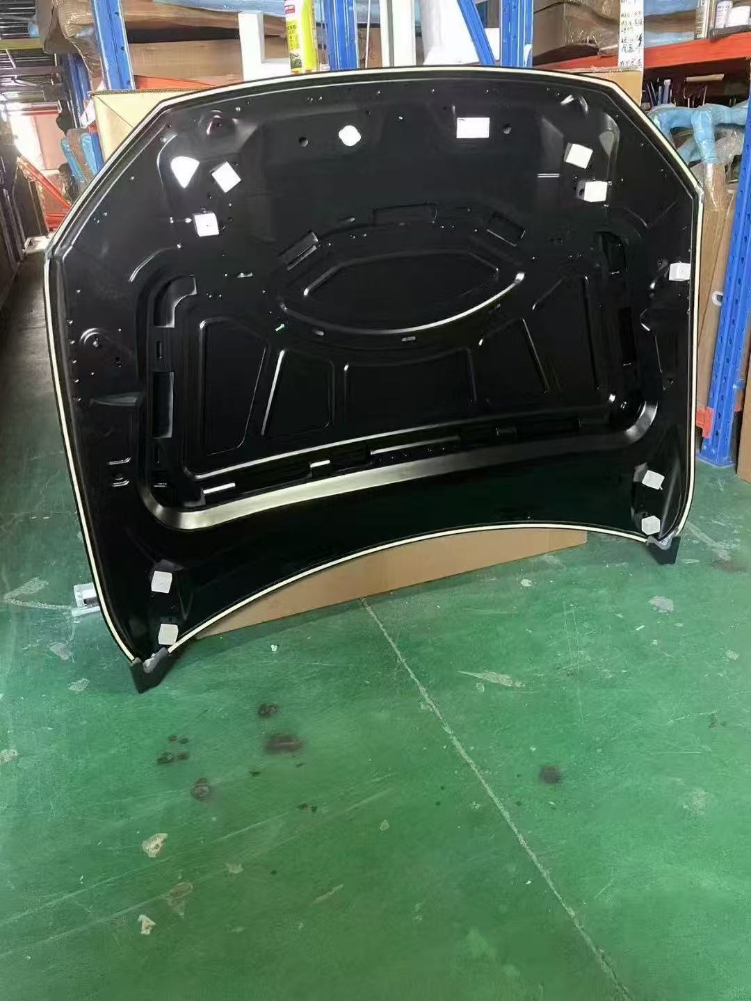 Volkswagen Touareg hood