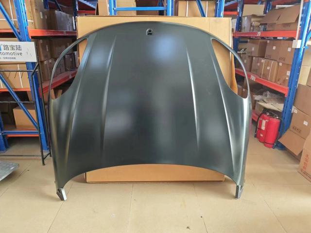 Macan Hood