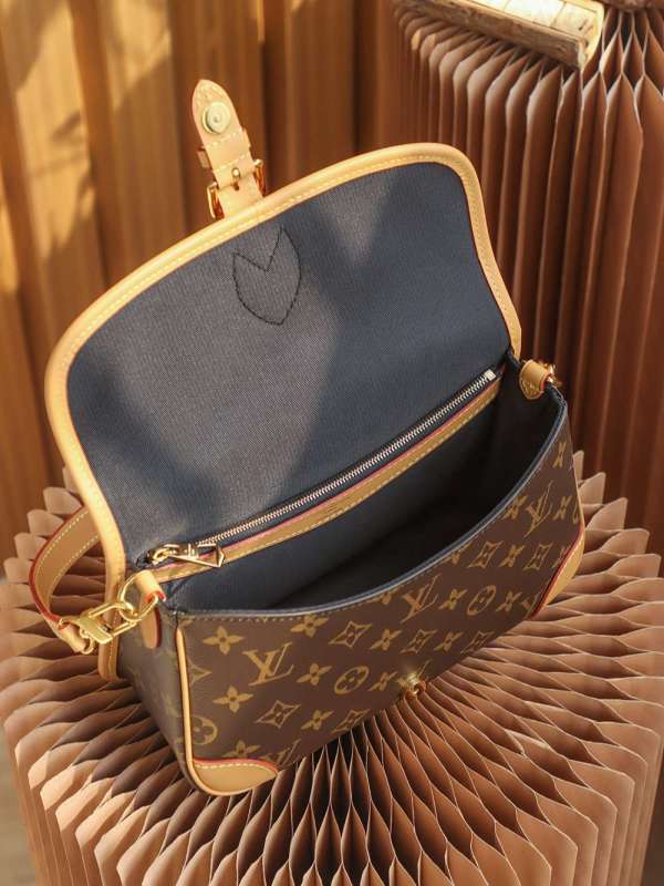 Louis Vuitton Diane Satchel Brown For Women 24cm / 9.4in M45985