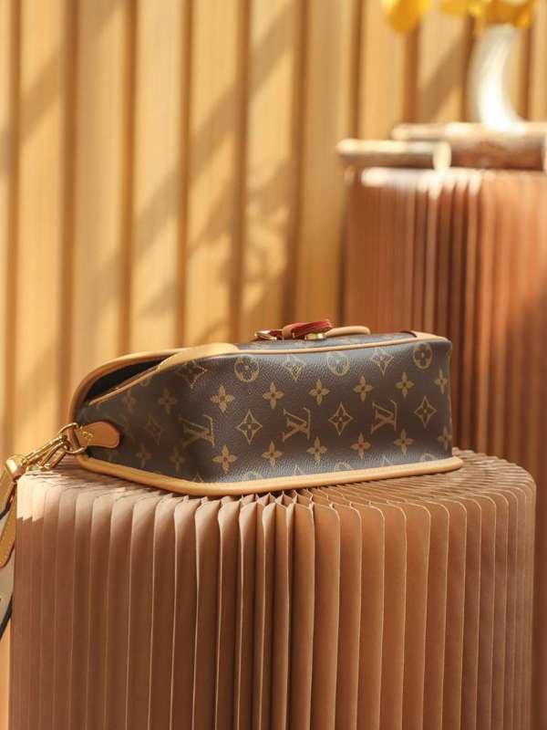 Louis Vuitton Diane Satchel Brown For Women 24cm / 9.4in M45985