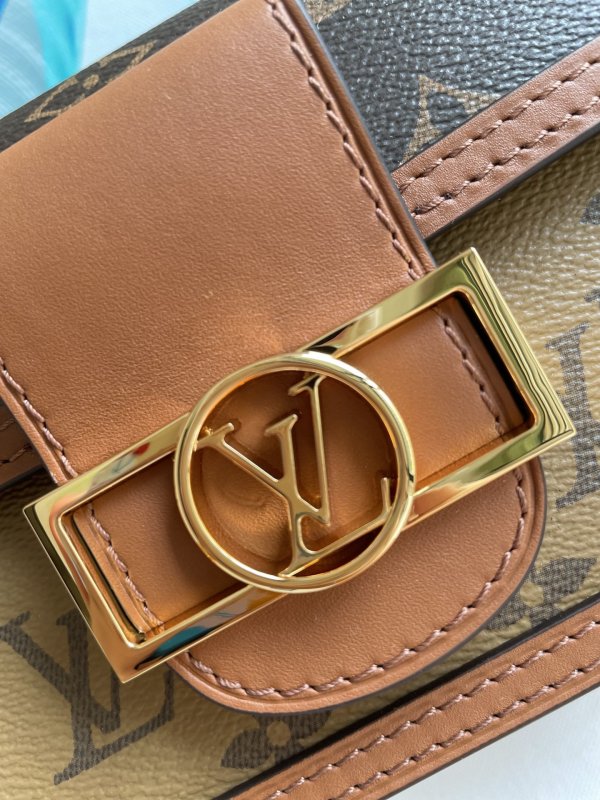 Louis Vuitton Dauphine Chain Wallet Combines Monogram And Monogram Reverse Canvas By Nicolas Ghesquière For Women, Women’s Wallet 19cm LV M68746