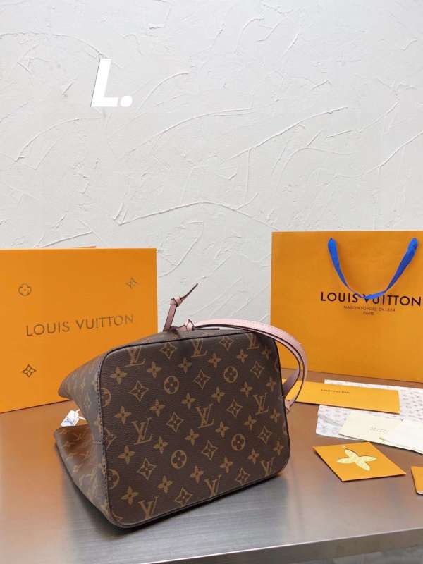 Louis Vuitton NeoNoe MM Brown For Women 26cm / 10.2in M44022