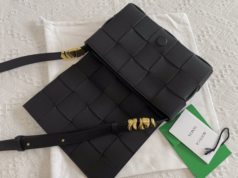 Bottega Veneta Cassette Black, For Women, Women’s Bags 9.1in/23cm 666870V17H18425