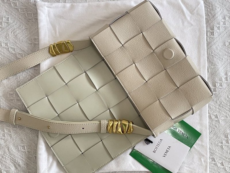 Bottega Veneta Cassette White, For Women, Women’s Bags 9.1in/23cm 666870V17H19009
