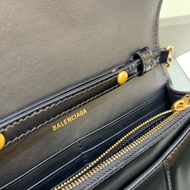 Balenciaga Hourglass Wallet On Chain in Black, For Women, Women’s Bags 7.6in/19cm 6560501QJ4M1000