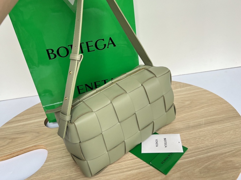 Bottega Veneta Brick Cassette Beige, For Women, Women’s Bags 11in/28cm