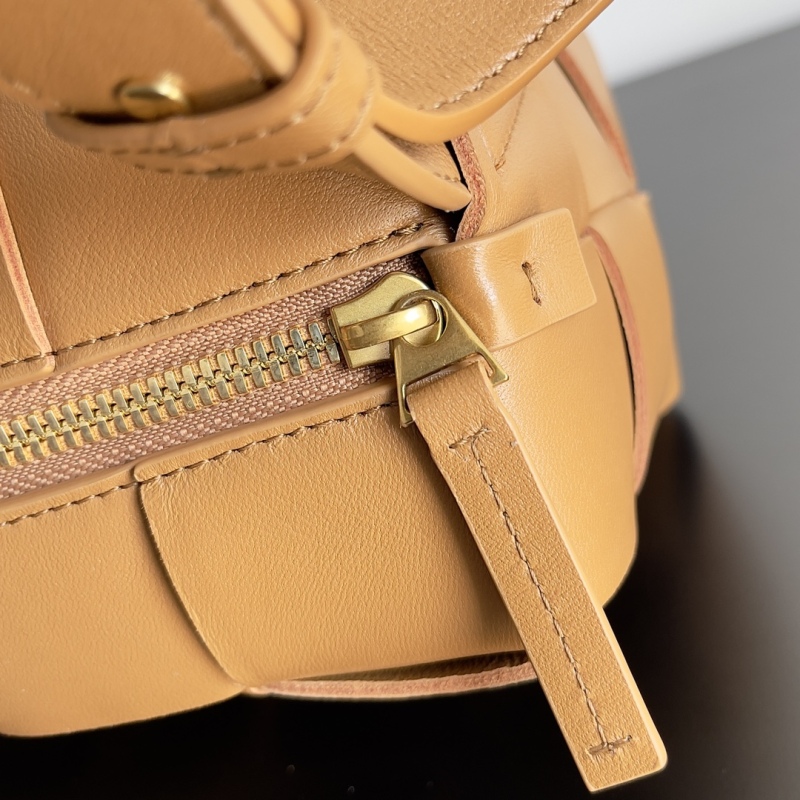 Bottega Veneta Brick Cassette Light Brown For Women‎ 11in/28cm