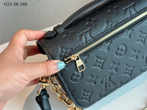 Louis Vuitton Pochette Métis East West Black For Women 8.5in/21.5cm M46595