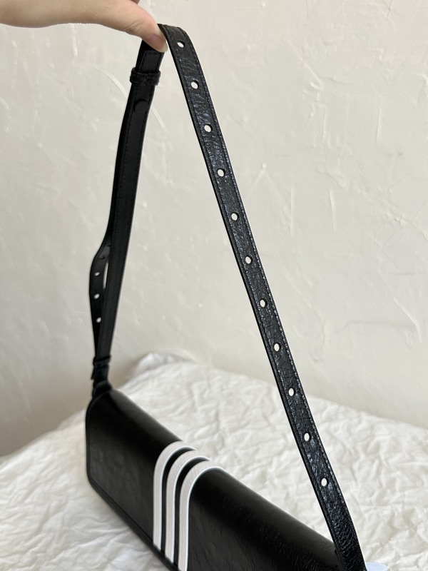 Balenciaga Wallet On Strap Black For Women‎ 12.6in/32cm 721932210M81091