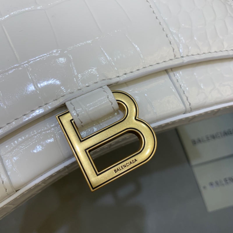 Balenciaga Hourglass Wallet On Chain in White, For Women, Women’s Bags 7.6in/19cm 6560501LRGM9016