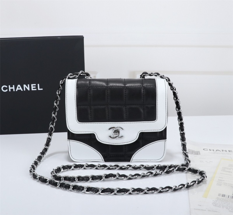 Chanel 19 Handbag 7in/18cm Black/White For Women