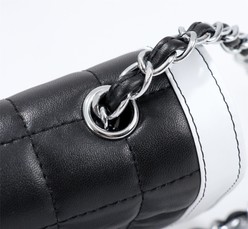 Chanel 19 Handbag 7in/18cm Black/White For Women