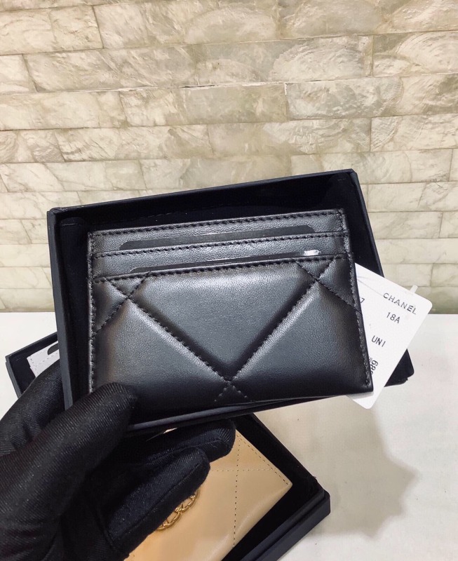 Exclusive Set Chanel: 19 HandBag + Card Holder Wallet