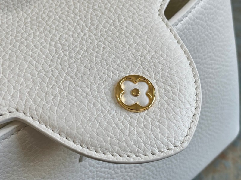 Louis Vuitton Capuciness MM Handbag White For Women, Women’s Handbags, Shoulder Bags And Crossbody Bags 12.4in/32cm LV