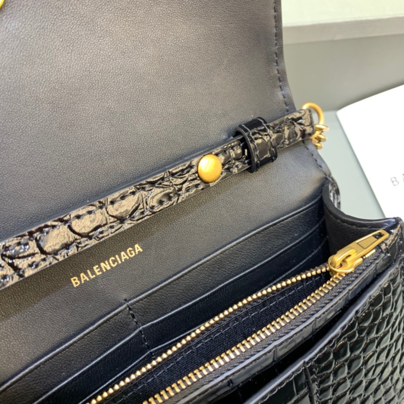 Balenciaga Hourglass Wallet On Chain in Black, For Women, Women’s Bags 7.6in/19cm  6560501LRGM1000