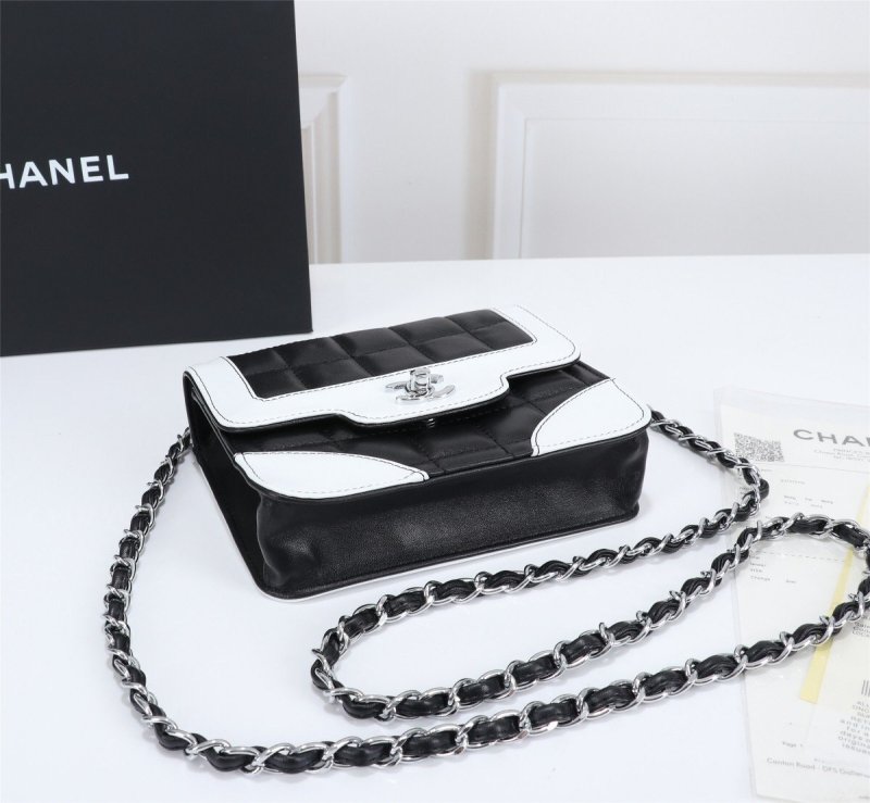 Chanel 19 Handbag 7in/18cm Black/White For Women