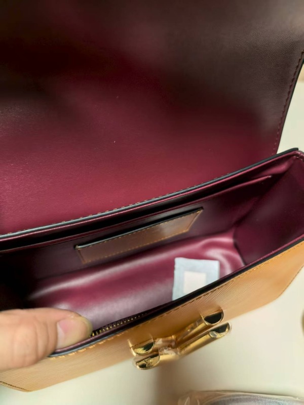 Louis Vuitton Twist MM Epi Gold Miel Brown For Women, Women’s Bags, Shoulder And Crossbody Bags 9.1in/23cm LV M59686