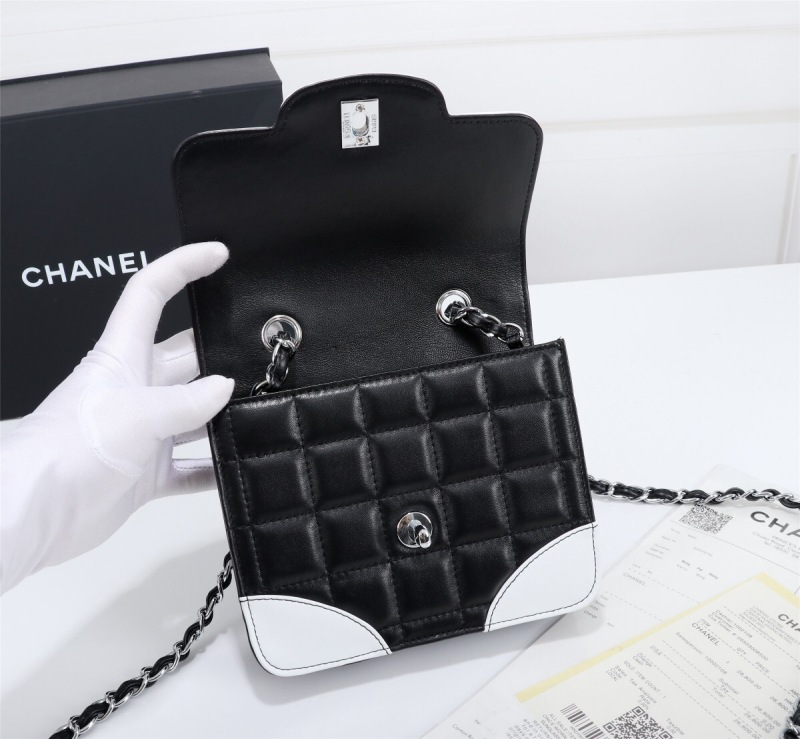 Chanel 19 Handbag 7in/18cm Black/White For Women