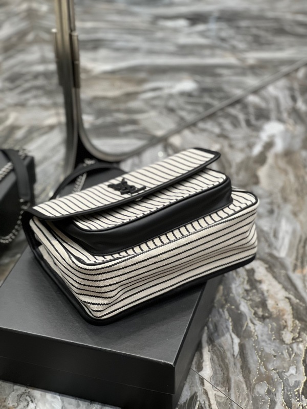 Saint Laurent Niki Medium Bag White For Women‎ 11in/28cm 633150.FAACF-9583