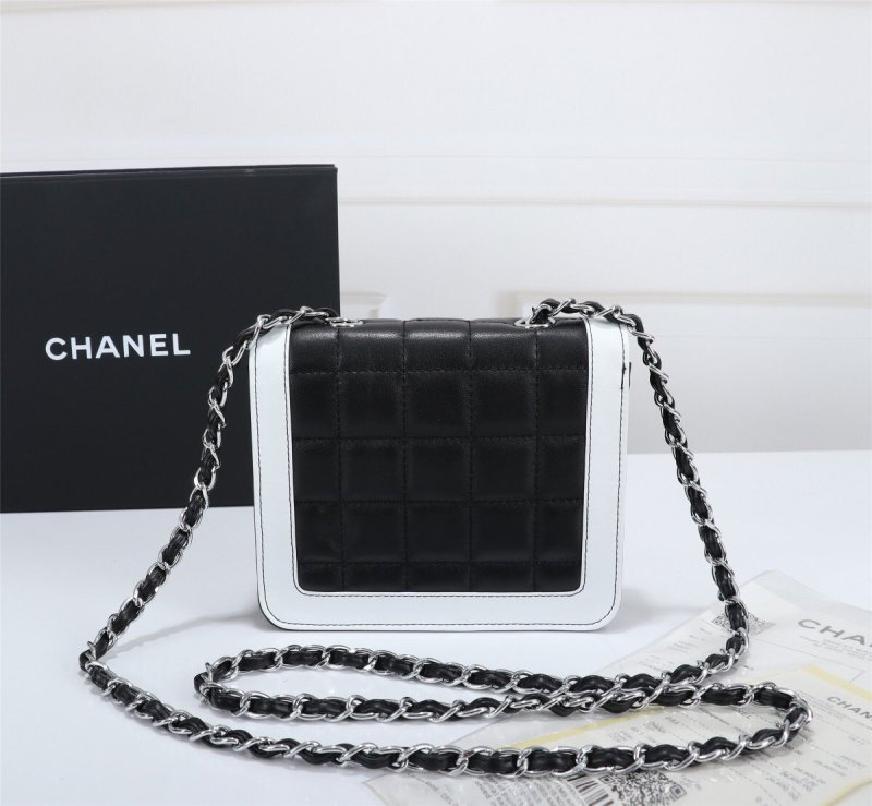Chanel 19 Handbag 7in/18cm Black/White For Women