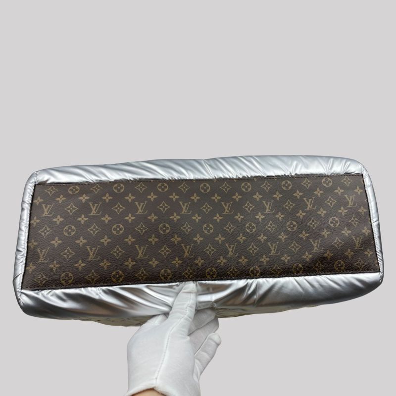 Louis Vuitton Pillow Onthego GM Gold For Women 16.1in/41cm LV M21053