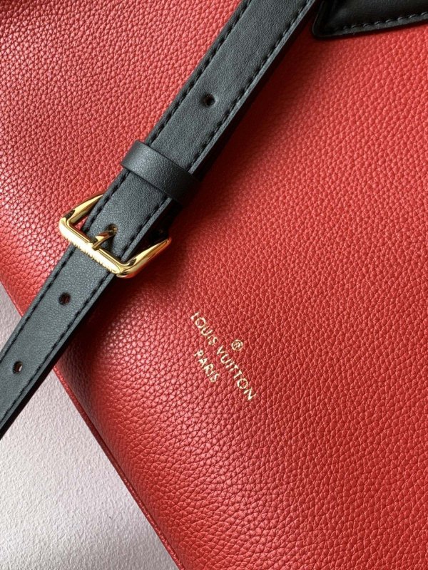 Louis Vuitton On My Side MM Tote Bag Monogram Canvas Red For Women, Women’s Handbags, Shoulder Bags 12in/31cm LV M53824
