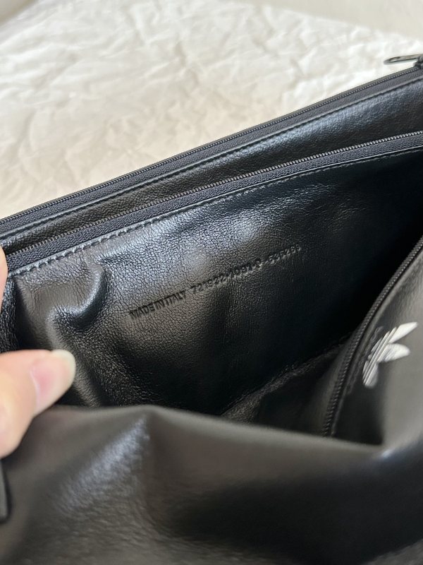 Balenciaga Wallet On Strap Black For Women‎ 12.6in/32cm 721932210M81091