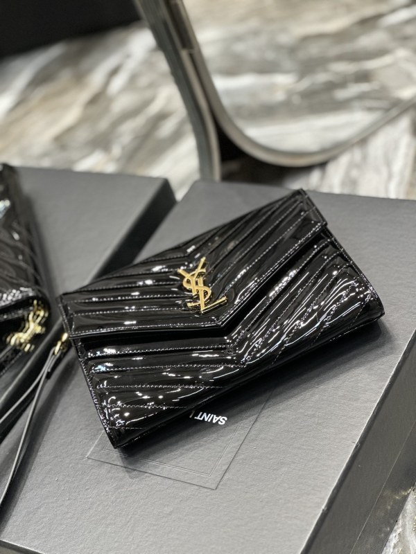 Saint Laurent Cassandre Matelasse Black For Women‎ 8.3in/21cm