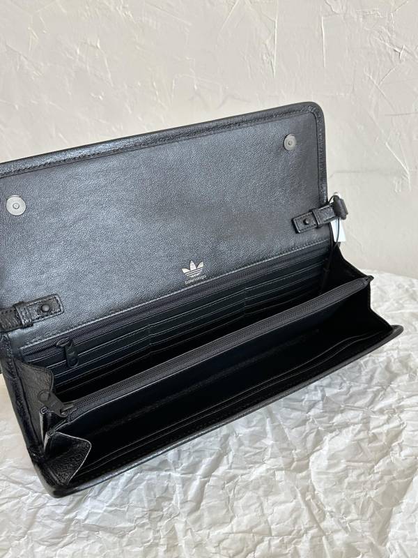 Balenciaga Wallet On Strap Black For Women‎ 12.6in/32cm 721932210M81091