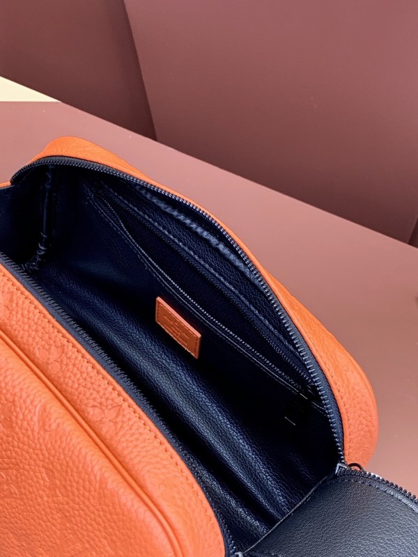 Louis Vuitton Dopp Kit Orange 28cm/ 11 in