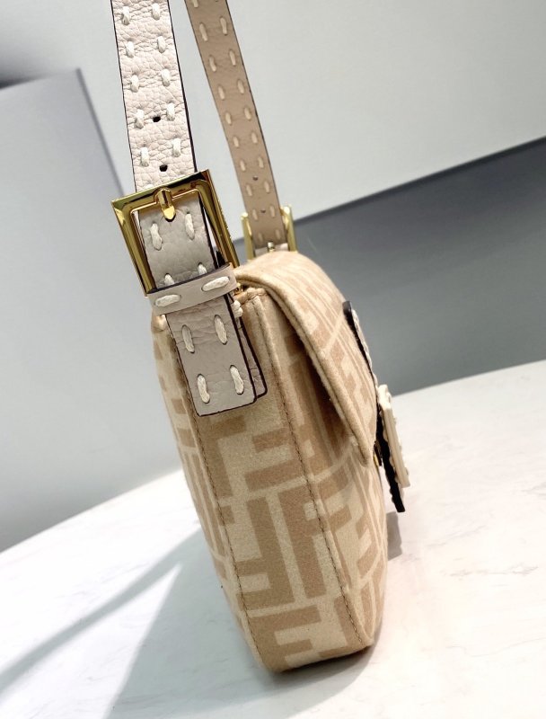 Fendi Baguette 1997 Wool Bag Beige For Women, Women’s Handbags, Shoulder Bags 10.6in/27cm FF 8BR792