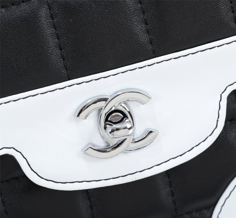 Chanel 19 Handbag 7in/18cm Black/White For Women