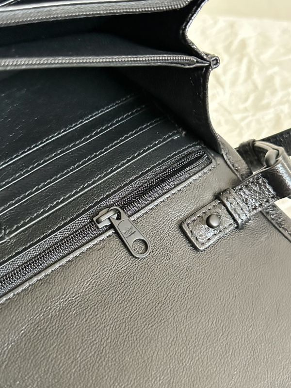 Balenciaga Wallet On Strap Black For Women‎ 12.6in/32cm 721932210M81091