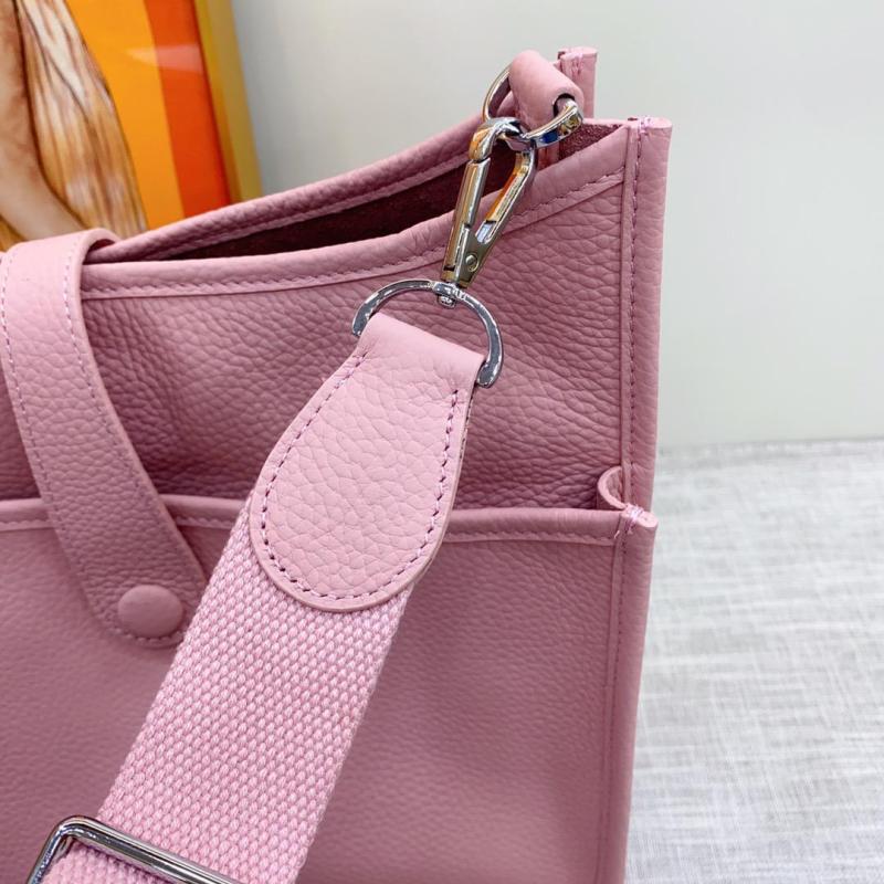 Hermes Evelyne III 29 Bag Pink With Silver-Toned Hardware For Women, Women’s Shoulder And Crossbody Bags 11.4in/29cm