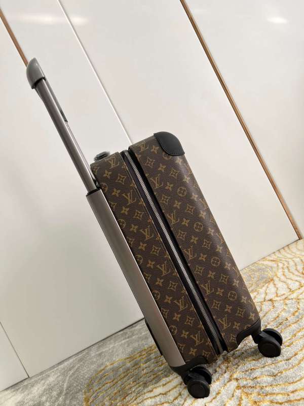 Louis Vuitton Horizon 55 Brown 21.7in/55cm