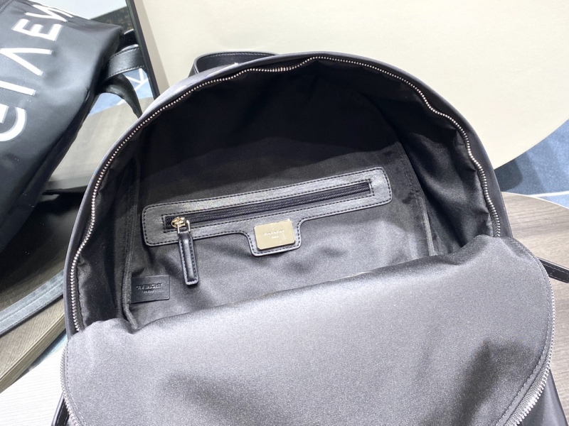 Givenchy Essentiel U Backpack Black For Women‎ 16.9in/43cm BK508HK1F5-001