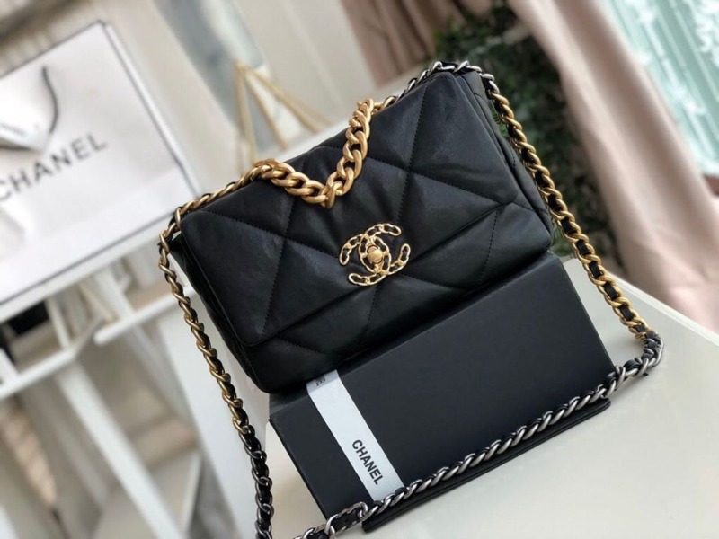 Exclusive Set Chanel: 19 HandBag + Card Holder Wallet