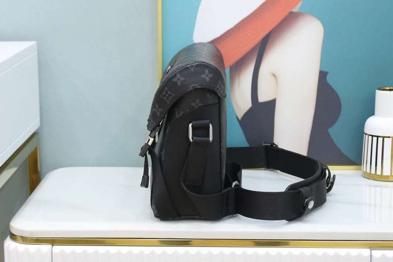 Louis Vuitton Messenger PM Voyager Bag Black For Women 33cm / 12.6in M40511