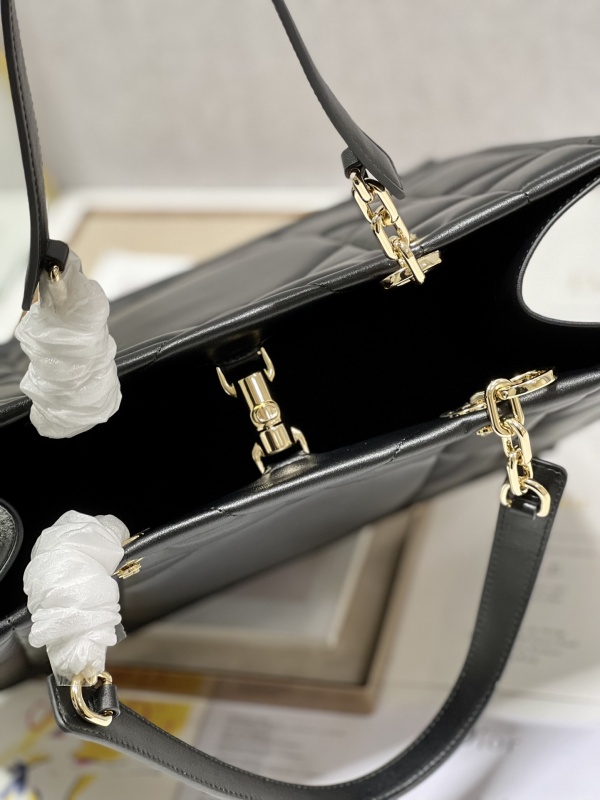Dior Medium Dior Essential Tote Bag Black For Women 14.7in/37cm M8721OZVJ_M900